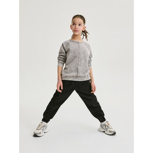 Reserved - Longsleeve oversize z efektem sprania - jasnoszary ze sklepu Reserved w kategorii T-shirty chłopięce - zdjęcie 184599378