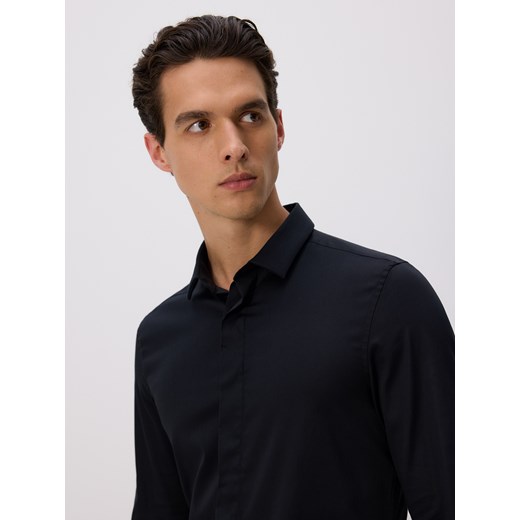 Reserved - Gładka koszula super slim fit - czarny ze sklepu Reserved w kategorii Koszule męskie - zdjęcie 184602439