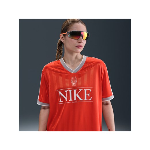Damska koszulka z dżerseju z dekoltem w kształcie litery V Nike Sportswear - Czerwony ze sklepu Nike poland w kategorii Bluzki damskie - zdjęcie 184611295