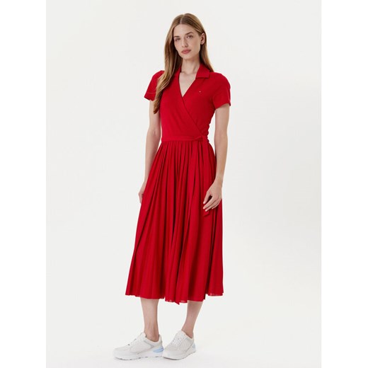 Tommy Hilfiger Sukienka codzienna 1985 WW0WW45733 Czerwony Regular Fit ze sklepu MODIVO w kategorii Sukienki - zdjęcie 184613236