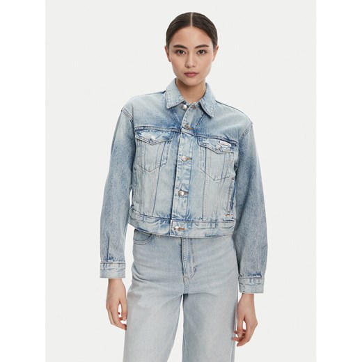 Calvin Klein Jeans Kurtka jeansowa 90s LV047C791G Niebieski Relaxed Fit ze sklepu MODIVO w kategorii Kurtki damskie - zdjęcie 184613279