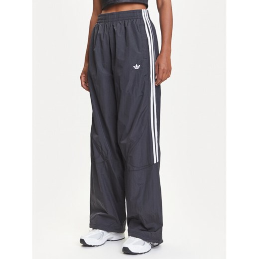 adidas Spodnie dresowe adicolor Teamgeist JD0256 Czarny Oversize ze sklepu MODIVO w kategorii Spodnie damskie - zdjęcie 184629066