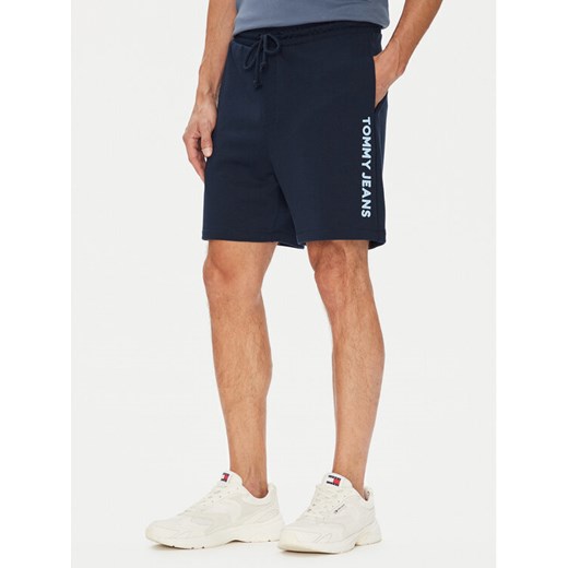 Tommy Jeans Szorty sportowe New Classic Beach DM0DM21781 Granatowy Relaxed Fit ze sklepu MODIVO w kategorii Spodenki męskie - zdjęcie 184632597