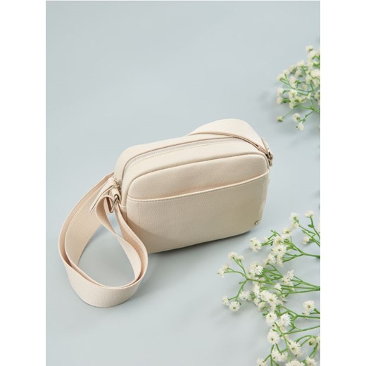 Sinsay - Torebka crossbody z imitacji skóry - kremowy - id: 147GK-02X - marki Sinsay - 184642905 Sinsay - Torebka crossbody z imitacji skóry - kremowy ze sklepu Sinsay w kategorii Listonoszki - zdjęcie 184642905