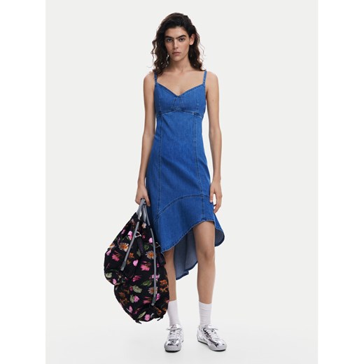 Desigual Sukienka jeansowa Munich 25SWVD07 Niebieski Regular Fit ze sklepu MODIVO w kategorii Sukienki - zdjęcie 184650048