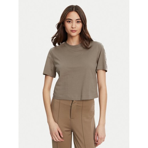 Guess T-Shirt V3RI08 I3Z14 Brązowy Regular Fit ze sklepu MODIVO w kategorii Bluzki damskie - zdjęcie 184650075