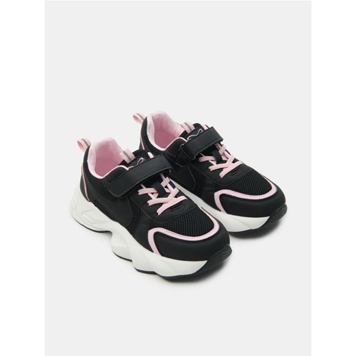 Sinsay - Sneakersy dwukolorwe zapinane na rzep - czarny - id: 147FA-99X - marki Sinsay - 184662746 Sinsay - Sneakersy dwukolorwe zapinane na rzep - czarny ze sklepu Sinsay w kategorii Buty sportowe dziecięce - zdjęcie 184662746