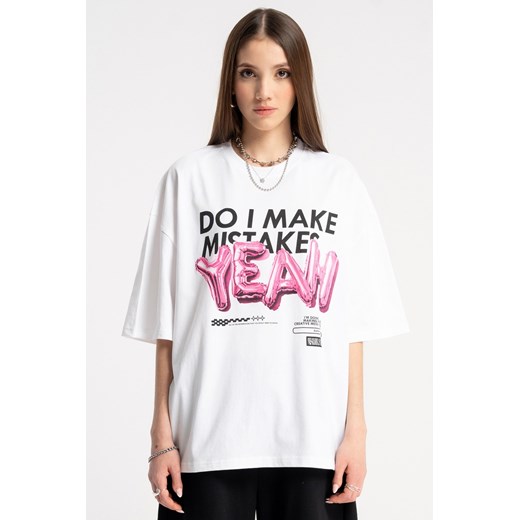 Biały t-shirt z autorską grafiką z przodu, kolor - biały, rozmiar - 140 ze sklepu REPORTER w kategorii Bluzki dziewczęce - zdjęcie 184668726