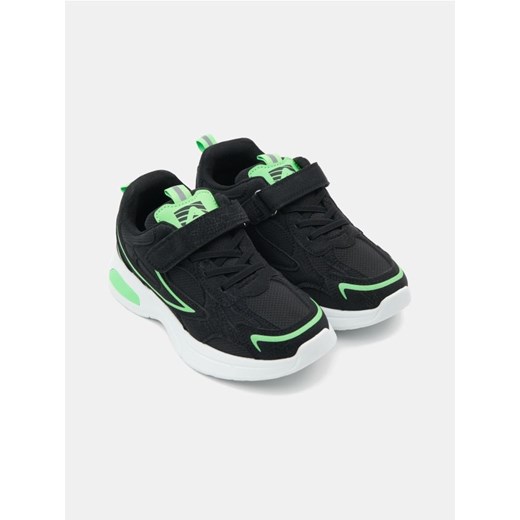 Sinsay - Sneakersy ze świecącą podeszwą Active - czarny ze sklepu Sinsay w kategorii Buty sportowe dziecięce - zdjęcie 184669665