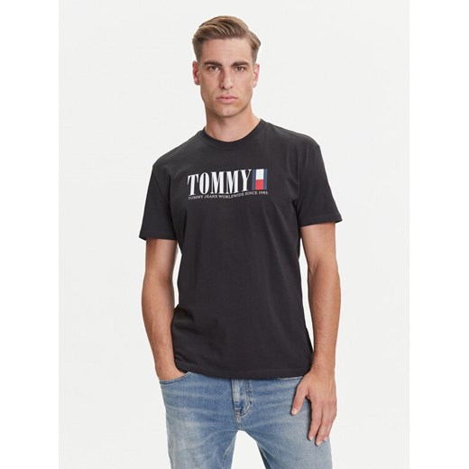 Tommy Jeans T-Shirt Dna Flag DM0DM21941 Czarny Regular Fit ze sklepu MODIVO w kategorii T-shirty męskie - zdjęcie 184670369