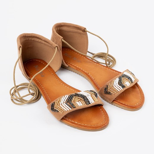 Shelvt Brązowe rzymianki z kolorowymi koralikami Shelvt 38 ButyModne.pl