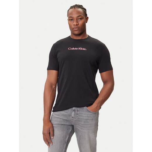 Calvin Klein Jeans T-Shirt Glitched Logo LV04RC858G Czarny Regular Fit ze sklepu MODIVO w kategorii T-shirty męskie - zdjęcie 184672716