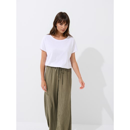 Mohito - Biały t-shirt z modalem - biały ze sklepu Mohito w kategorii Bluzki damskie - zdjęcie 184678729
