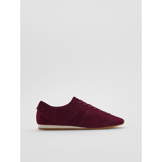 Reserved - Zamszowe sneakersy - mahoniowy ze sklepu Reserved w kategorii Buty sportowe damskie - zdjęcie 184685146