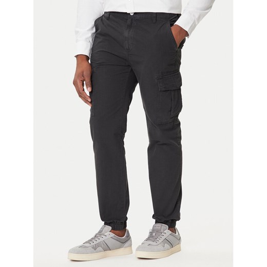 Tommy Jeans Joggery Austin DM0DM21791 Czarny Slim Fit ze sklepu MODIVO w kategorii Spodnie męskie - zdjęcie 184686836