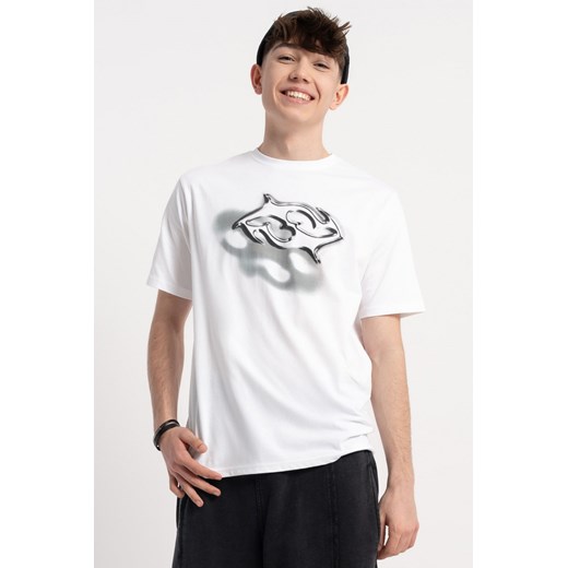 Biały t-shirt z autorską grafiką z przodu, kolor - biały, rozmiar - 140 ze sklepu REPORTER w kategorii T-shirty chłopięce - zdjęcie 184687496
