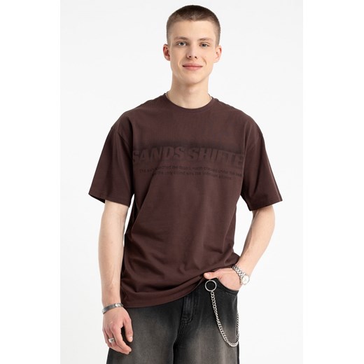 Bordowy t-shirt z autorską grafiką z przodu, rozmiar - 146, kolor - bordowy ze sklepu REPORTER w kategorii T-shirty chłopięce - zdjęcie 184687505