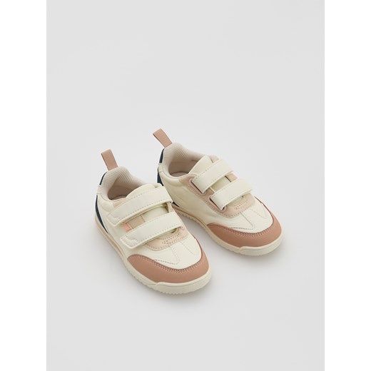 Reserved - Sneakersy z łączonych materiałów - kremowy ze sklepu Reserved w kategorii Buty sportowe dziecięce - zdjęcie 184687988