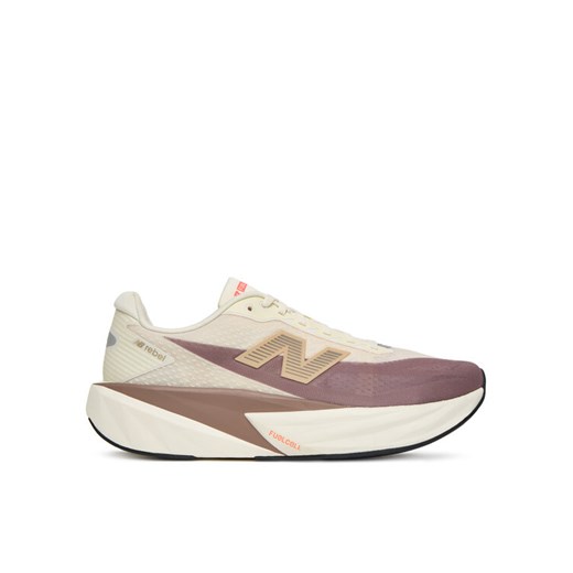 Buty do biegania New Balance FuelCell Rebel V5 MFCXLY5 Beżowy ze sklepu eobuwie.pl w kategorii Buty sportowe męskie - zdjęcie 184700049