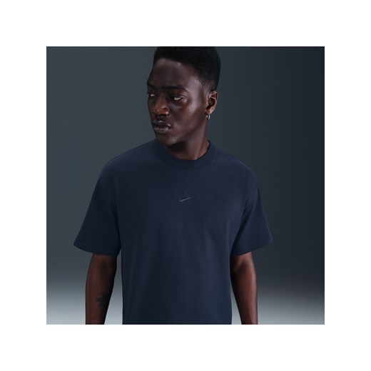 T-shirt męski Nike Sportswear Premium Essentials - Niebieski ze sklepu Nike poland w kategorii T-shirty męskie - zdjęcie 184704246