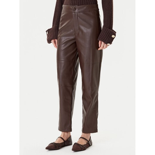 TWINSET Spodnie z imitacji skóry 252TP2091 Brązowy Straight Fit ze sklepu MODIVO w kategorii Spodnie damskie - zdjęcie 184709788