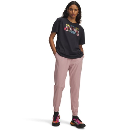 Damskie spodnie treningowe Under Armour Sport High Rise Woven Pant - różowe ze sklepu Sportstylestory.com w kategorii Spodnie damskie - zdjęcie 184722029