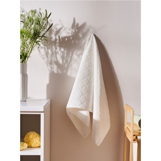Sinsay - Ręcznik z żakardowym wzorem - kremowy ze sklepu Sinsay w kategorii Ręczniki - zdjęcie 184729657
