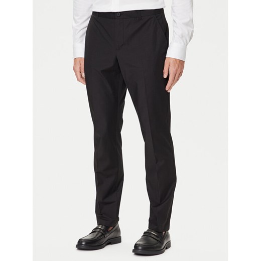Guess Spodnie materiałowe M4YB01 WG9Z2 Czarny Regular Fit ze sklepu MODIVO w kategorii Spodnie męskie - zdjęcie 184730285