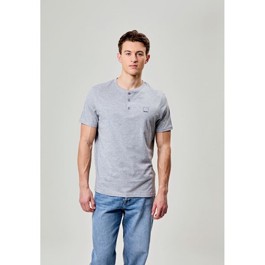 Bench Koszulka &quot;Movia&quot; w kolorze szarym ze sklepu Limango Polska w kategorii T-shirty męskie - zdjęcie 184733406