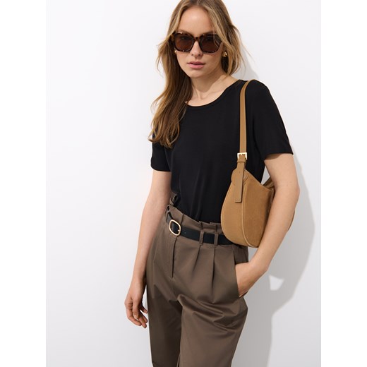 Mohito - Czarny t-shirt z dodatkiem jedwabiu - czarny ze sklepu Mohito w kategorii Bluzki damskie - zdjęcie 184735039