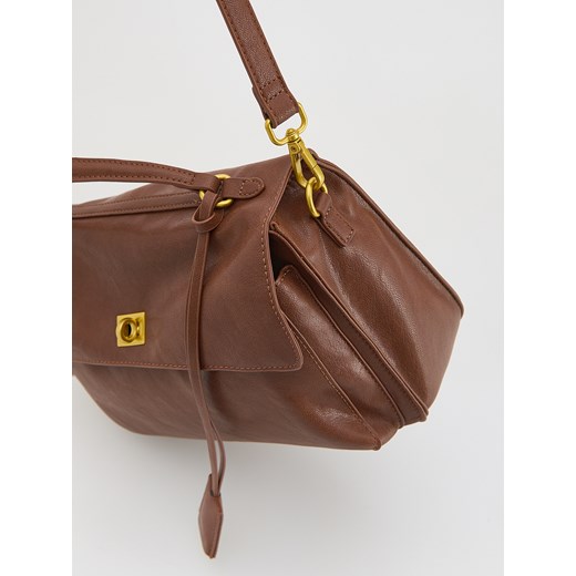 Reserved - Torebka na ramię z zawieszką - brązowy Reserved ONE SIZE Reserved