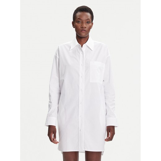 Calvin Klein Jeans Sukienka koszulowa LV047C022G Biały Oversize ze sklepu MODIVO w kategorii Sukienki - zdjęcie 184749437
