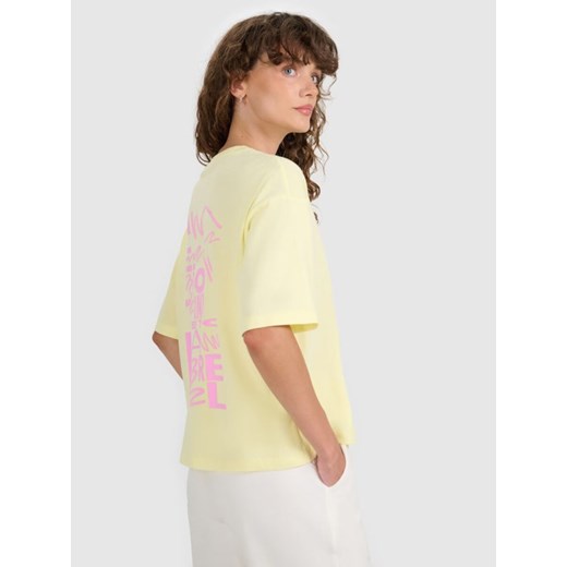 Damski t-shirt oversize z nadrukiem 4F 4FRSS25TTSHF2787 - żółty ze sklepu Sportstylestory.com w kategorii Bluzki damskie - zdjęcie 184754428