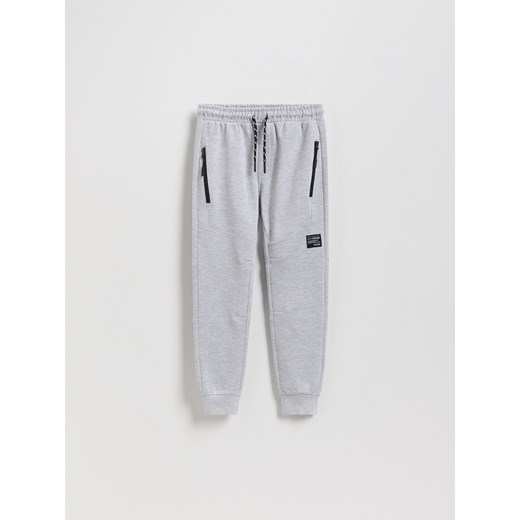 Reserved - Bawełniane spodnie z kieszeniami - jasnoszary Reserved 122 (6-7 lat) Reserved