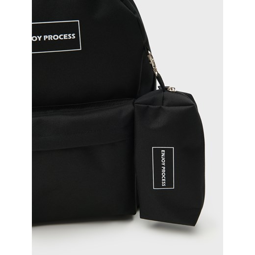 Sinsay - Plecak z kieszenią na laptopa i piórnikiem - czarny Sinsay One Size Sinsay