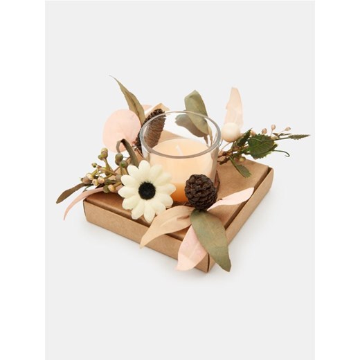 Sinsay - Świeczka zapachowa z ozdobnym wieńcem Jasmine - beżowy ze sklepu Sinsay w kategorii Świece i dyfuzory - zdjęcie 184763456