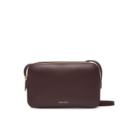 Torebka Calvin Klein Foil Logo Elongated Camera Bag LV04F3276G Bordowy ze sklepu eobuwie.pl w kategorii Listonoszki - zdjęcie 184767577