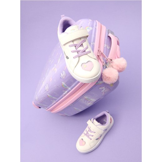 Sinsay - Sneakersy z naszywkami - biały - id: 132FA-00X - marki Sinsay - 184773715 Sinsay - Sneakersy z naszywkami - biały ze sklepu Sinsay w kategorii Buty sportowe dziecięce - zdjęcie 184773715