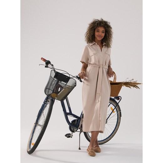 Sinsay - Koszulowa sukienka midi z paskiem - kremowy Sinsay XL Sinsay