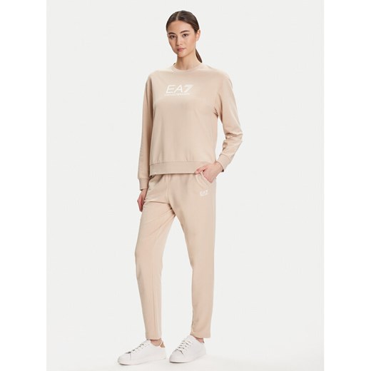 EA7 Emporio Armani Dres 7W000115 AF13135 U1046 Beżowy Regular Fit ze sklepu MODIVO w kategorii Dresy damskie - zdjęcie 184790257