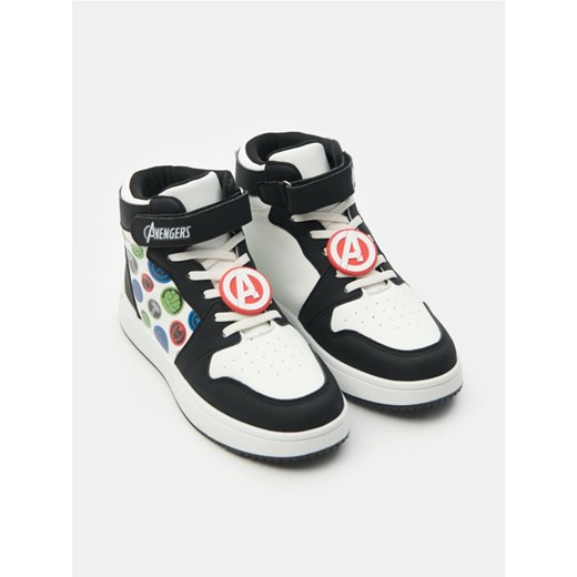 Sinsay - Sneakersy za kostkę Marvel - wielobarwny ze sklepu Sinsay w kategorii Buty sportowe dziecięce - zdjęcie 184801116