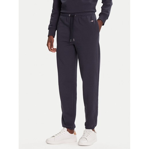Gant Spodnie dresowe Shield 4200500 Granatowy Regular Fit ze sklepu MODIVO w kategorii Spodnie damskie - zdjęcie 184813518
