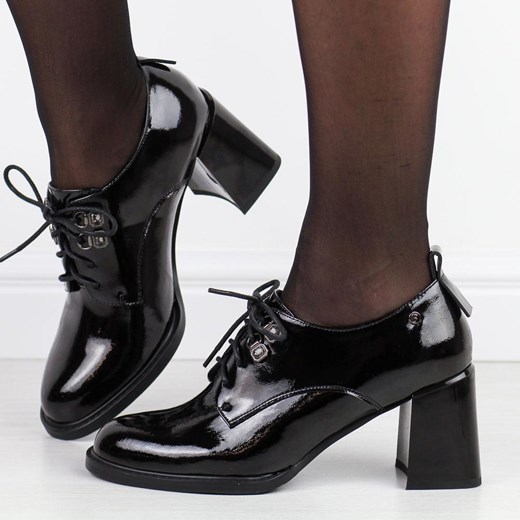 Czarne skórzane półbuty damskie na słupku Filippo Dp6315/24 ze sklepu suzana.pl w kategorii Botki - zdjęcie 184832027