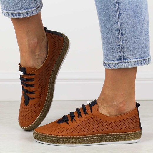 Brązowe skórzane półbuty damskie Izzy 1822 Izzy 38 suzana.pl