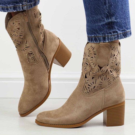 Beżowe zamszowe ażurowe botki damskie na obcasie M.Daszyński 2337-12 ze sklepu suzana.pl w kategorii Botki - zdjęcie 184835975