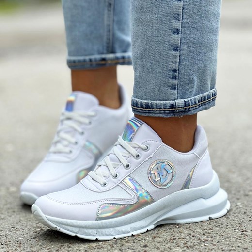 Białe sneakersy półbuty damskie Navy Dot 66001 ze sklepu suzana.pl w kategorii Buty sportowe damskie - zdjęcie 184838299