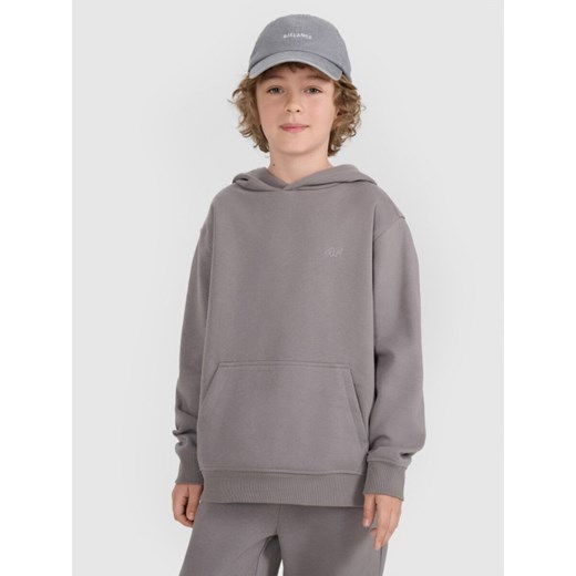 Chłopięca bluza dresowa nierozpinana z kapturem 4F 4FJRAW25TSWSM2490 - szara ze sklepu Sportstylestory.com w kategorii Bluzy chłopięce - zdjęcie 184839646