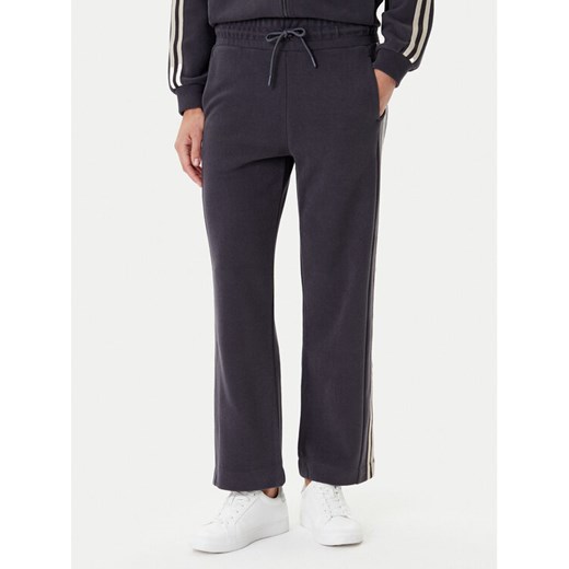 EA7 Emporio Armani Spodnie dresowe 7W000568 AF15528 U8117 Szary Relaxed Fit ze sklepu MODIVO w kategorii Spodnie damskie - zdjęcie 184842097