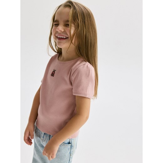 Reserved - Prążkowany t-shirt z haftem - pastelowy róż Reserved 86 (12-18 m.) Reserved okazja