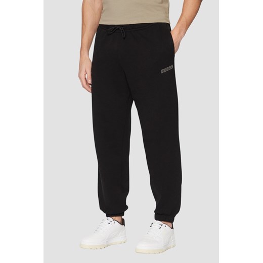 GUESS Czarne męskie spodnie dresowe Emis, Rozmiar S ze sklepu outfit.pl w kategorii Spodnie męskie - zdjęcie 184851807